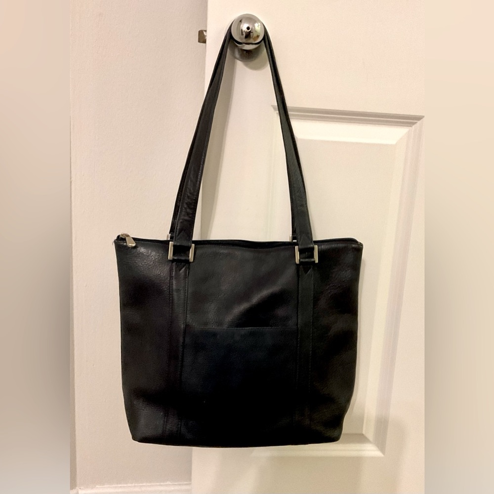 Le Donne City Pocket Leather Tote Bag Dark blue shoulder bag.